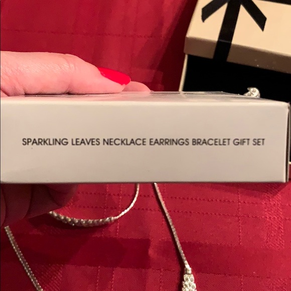 New Avon jewelry Gift Set Silver & crystal VTG - Picture 6 of 8